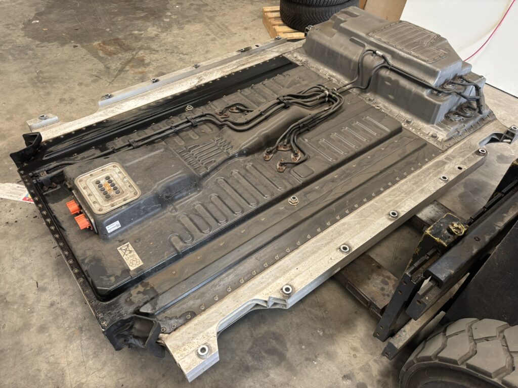 Mercedes battery EB300
A2933407400 A2939006500 A2939006500